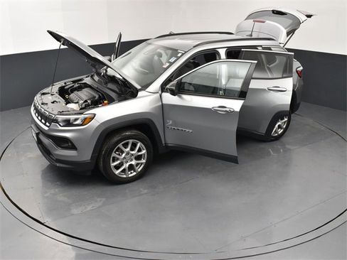 Used 2022 Jeep Compass Latitude image 27