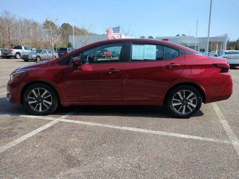 Used 2025 Nissan Versa SV image 7