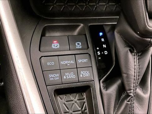Used 2024 Toyota RAV4 XLE AWD/4WD image 36