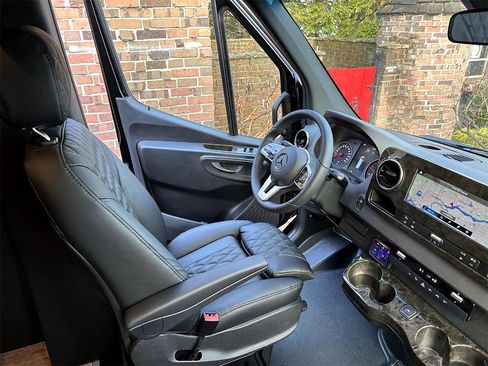 Used 2024 Mercedes-Benz Sprinter 3500 image 34