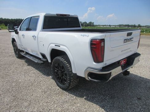 New 2026 GMC Sierra 2500 SLT w/ SLT Premium Package AWD/4WD image 11