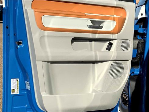 New 2025 Volkswagen ID. Buzz 1st Edition AWD/4WD image 10