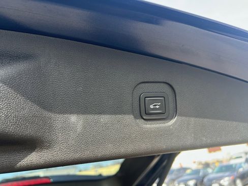 Used 2017 Chevrolet Equinox Premier w/ Enhanced Convenience Package image 9