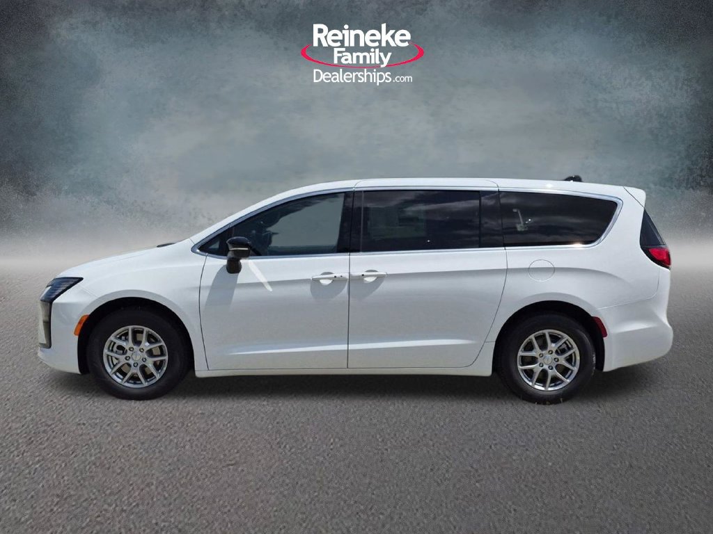 New 2027 Chrysler Pacifica Select w/ Family Tech Group FWD image 9