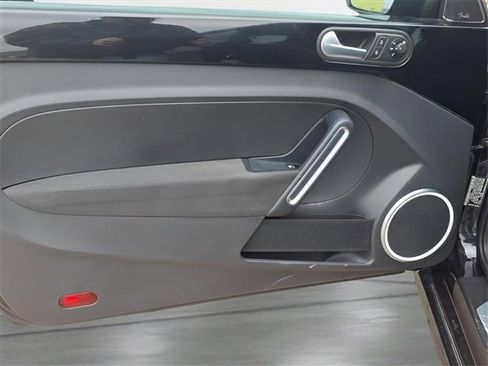 Used 2013 Volkswagen Beetle 2.0T image 18