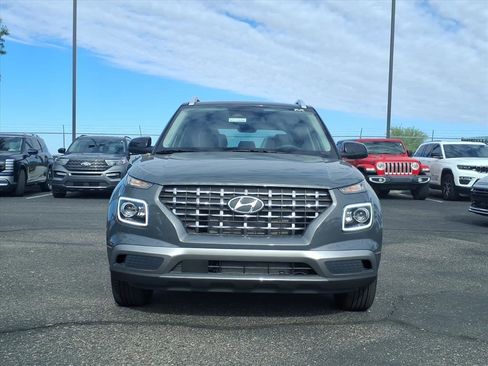 New 2025 Hyundai Venue Limited image 2
