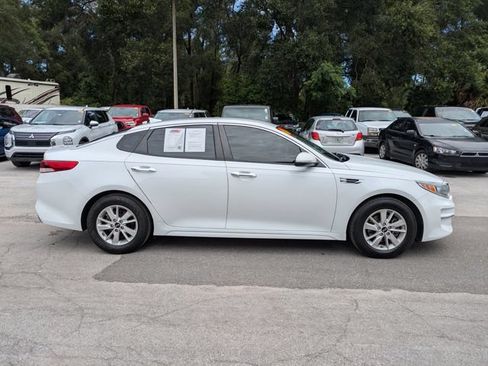 Used 2017 Kia Optima LX FWD image 3