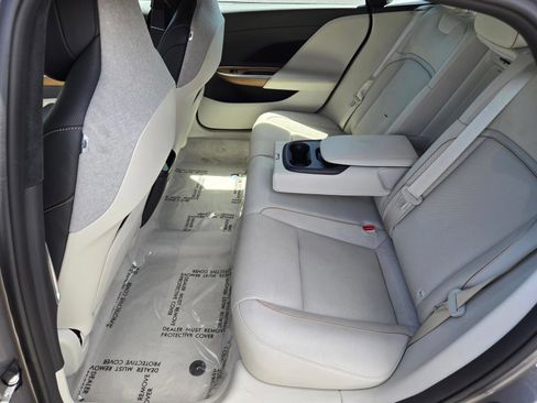 Used 2025 Lucid Air Touring AWD/4WD image 11
