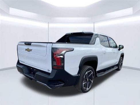 Used 2026 Chevrolet Silverado EV LT AWD/4WD image 8