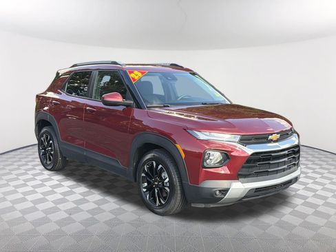 Used 2023 Chevrolet TrailBlazer LT w/ Convenience Package FWD image 3