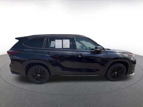 Used 2025 Toyota Highlander XSE AWD/4WD image 16