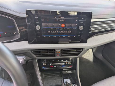 Used 2025 Volkswagen Jetta SE image 16