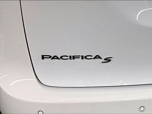 Used 2024 Chrysler Pacifica Limited FWD image 27