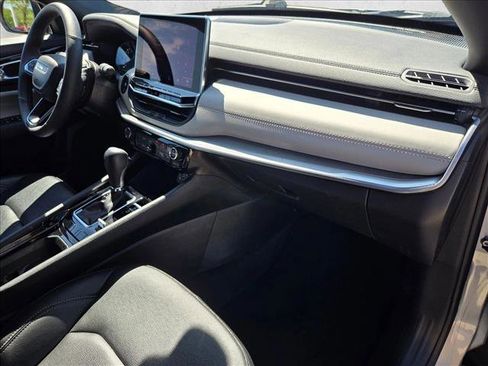 Used 2025 Jeep Compass Limited image 20