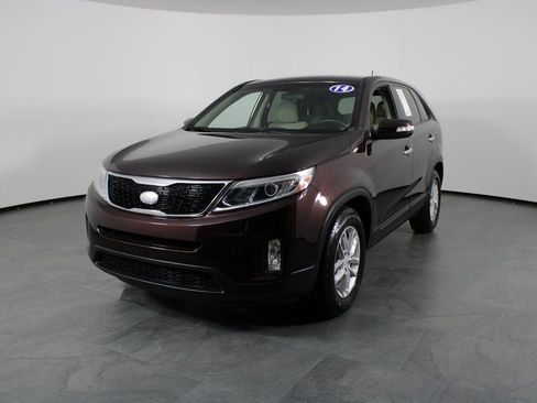 Used 2014 Kia Sorento LX image 2