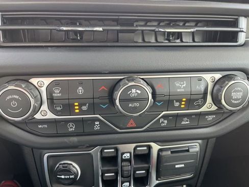 New 2026 Jeep Gladiator Mojave image 23