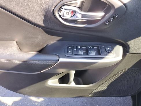 Used 2019 Jeep Cherokee High Altitude AWD/4WD image 20