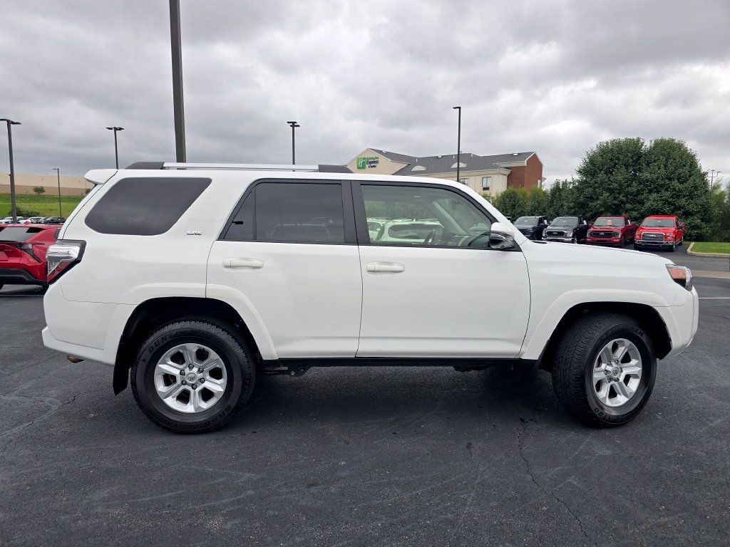 Used 2023 Toyota 4Runner SR5 Premium w/ Moonroof Package AWD/4WD image 9