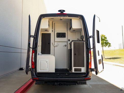 Used 2021 Mercedes-Benz Sprinter 3500 w/ Comfort Plus Package image 74