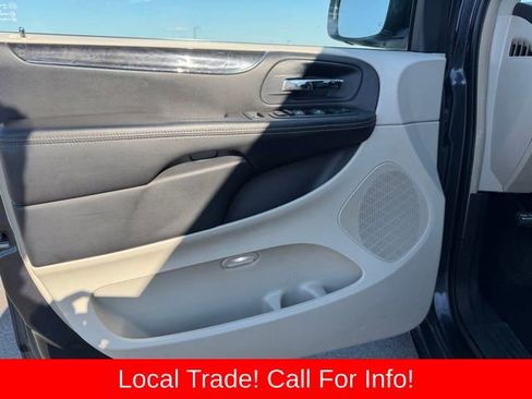 Used 2013 Chrysler Town & Country Touring image 10