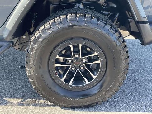 Used 2024 Jeep Wrangler Unlimited Rubicon AWD/4WD image 9