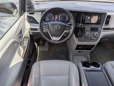 Used 2015 Toyota Sienna XLE Premium FWD image 16
