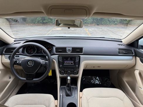 Used 2017 Volkswagen Passat 1.8T S image 28