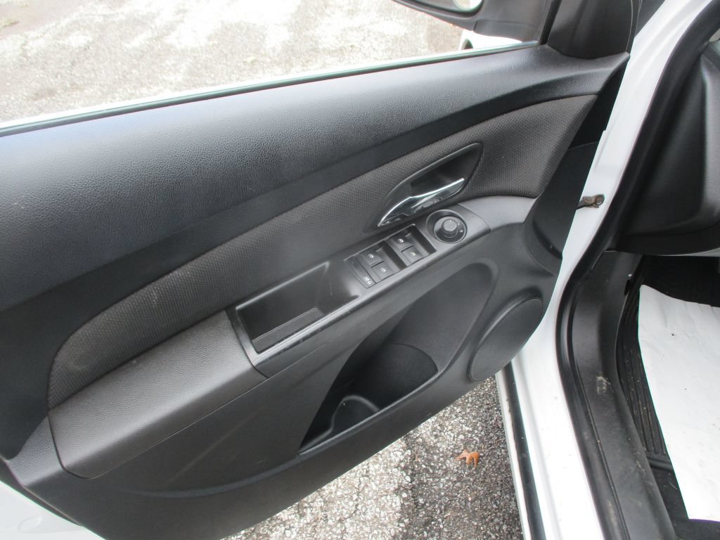 Used 2014 Chevrolet Cruze LT FWD image 10