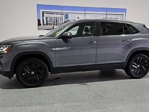 Used 2023 Volkswagen Atlas Cross Sport SE w/ Black Wheel Package FWD image 5