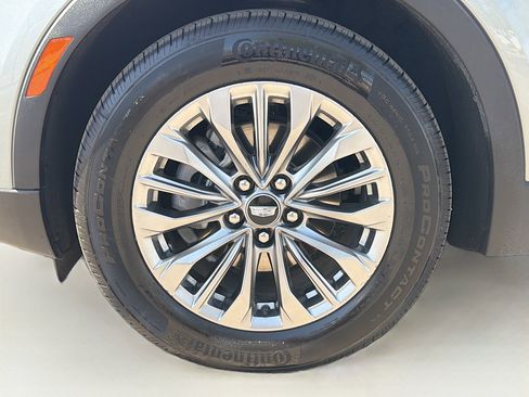 Certified 2025 Cadillac XT4 Premium Luxury FWD image 30