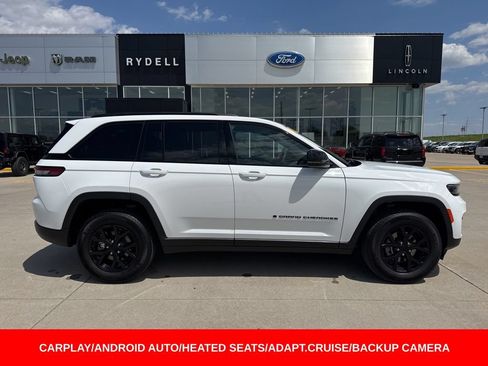 Certified 2025 Jeep Grand Cherokee Altitude AWD/4WD image 2