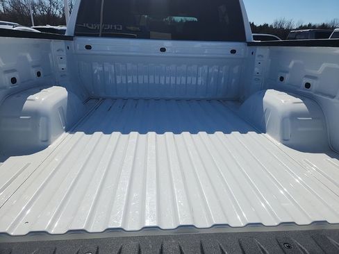 Used 2025 Chevrolet Silverado 1500 LT image 10