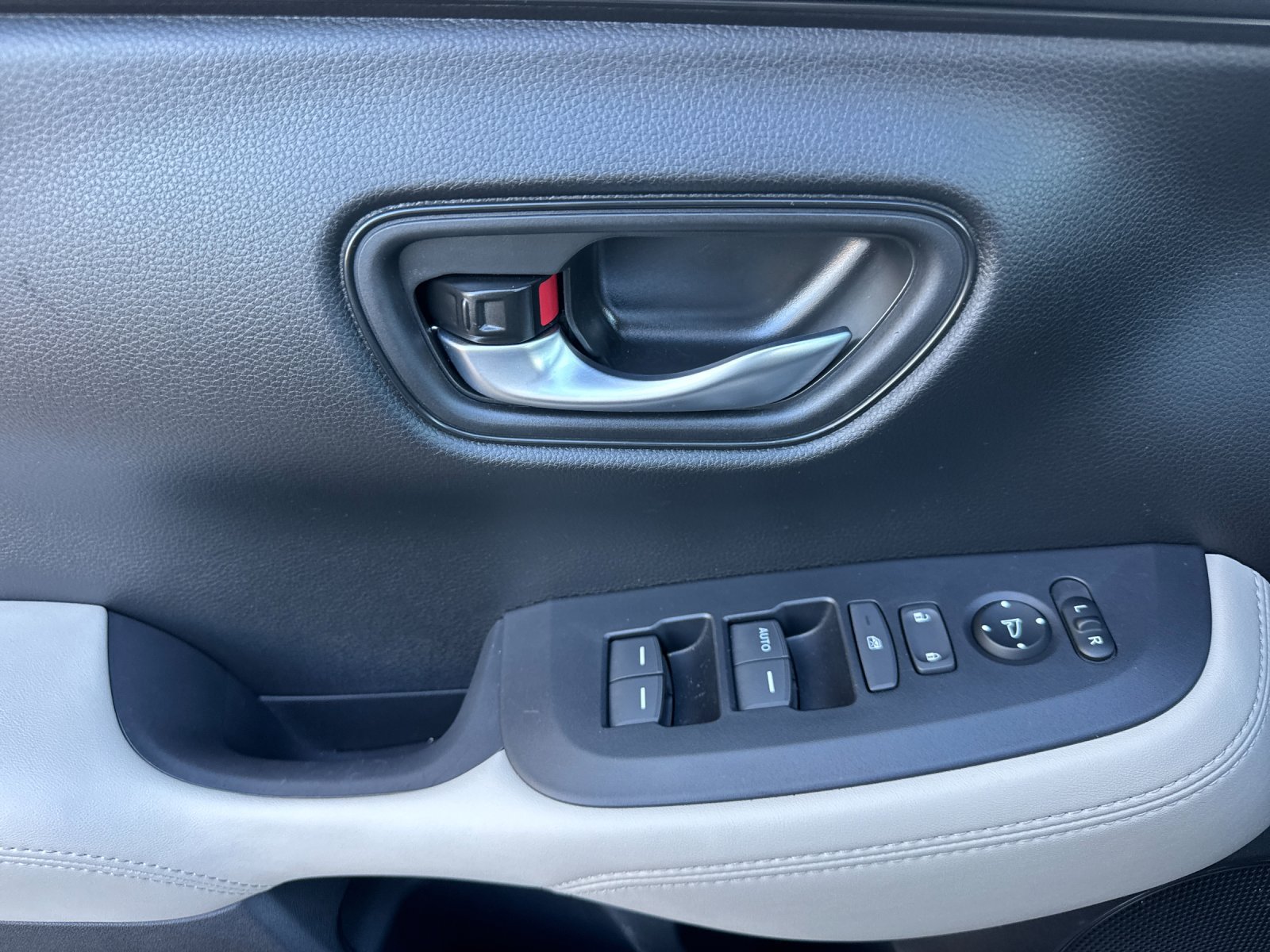 Used 2026 Honda HR-V LX image 11