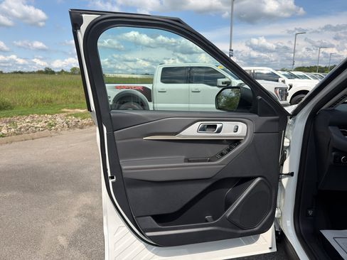 New 2026 Ford Explorer Active w/ Active Comfort Package RWD image 9