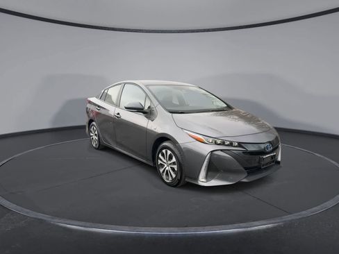 Used 2022 Toyota Prius Prime XLE FWD image 2