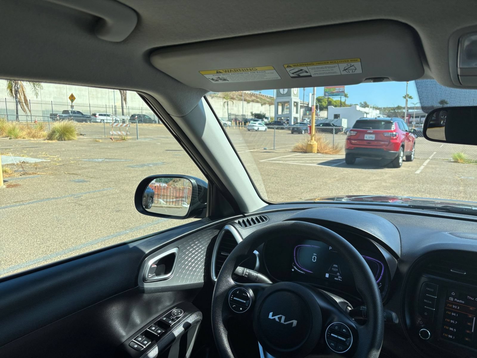 Used 2025 Kia Soul LX w/ LX Technology Package FWD image 31