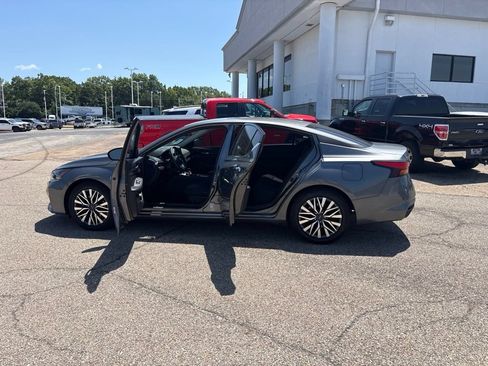 Used 2025 Nissan Altima 2.5 SV FWD image 4