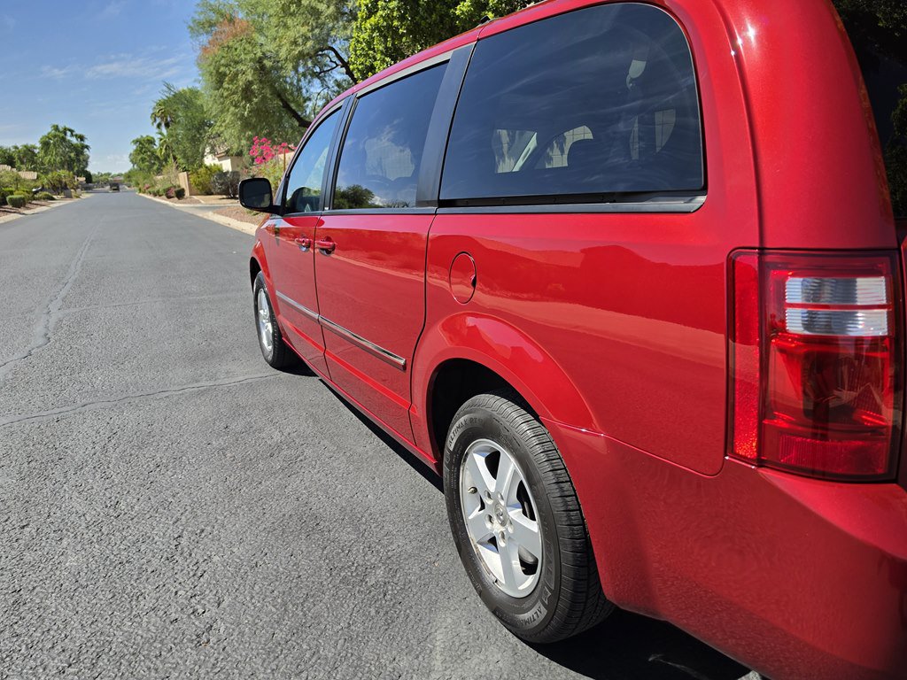 Used 2009 Dodge Grand Caravan SXT w/ Entertainment Group 2 FWD image 13