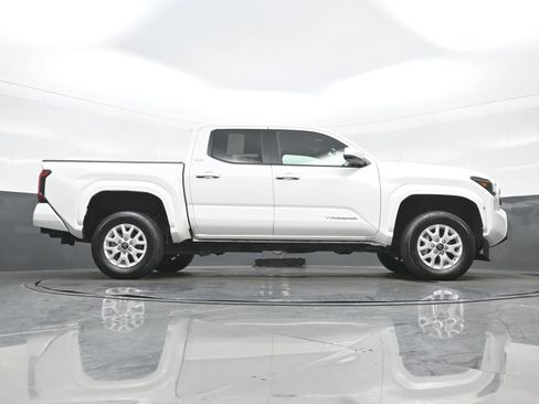 Used 2025 Toyota Tacoma SR5 AWD/4WD image 31