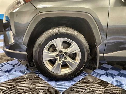 Used 2021 Toyota RAV4 XLE AWD/4WD image 10