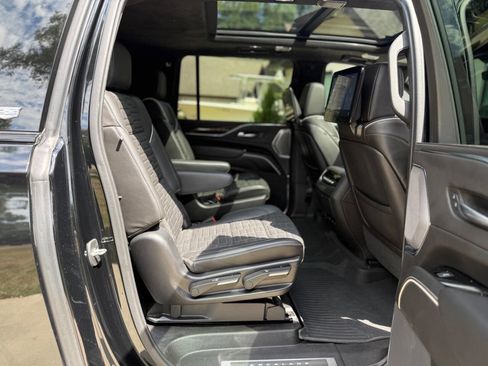 Used 2021 Cadillac Escalade ESV Sport Platinum image 18