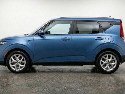 Used 2025 Kia Soul LX w/ LX Technology Package image 5