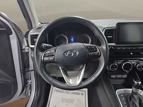 Used 2022 Hyundai Venue SEL FWD image 29