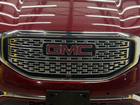Used 2017 GMC Acadia Denali w/ Technology Package FWD image 5