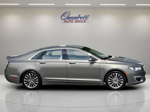 Used 2017 Lincoln MKZ Select FWD image 3