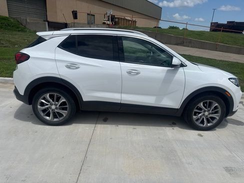 Used 2021 Buick Encore GX Essence w/ Experience Buick Package FWD image 4