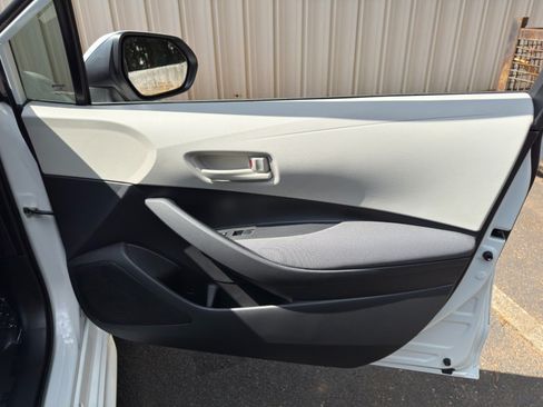 Used 2023 Toyota Corolla LE FWD image 40