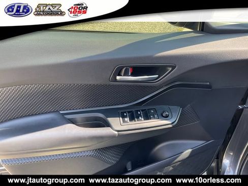 Used 2018 Toyota C-HR XLE FWD image 11