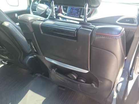 Used 2020 Chrysler Pacifica Limited FWD image 14