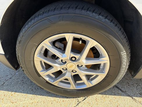 Used 2023 Chevrolet Equinox LT w/ Driver Convenience Package image 10